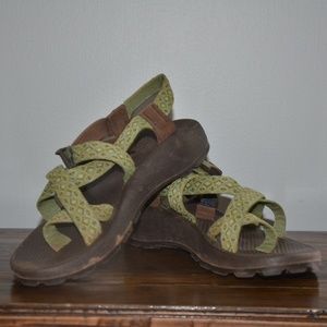 Chaco | green single strap